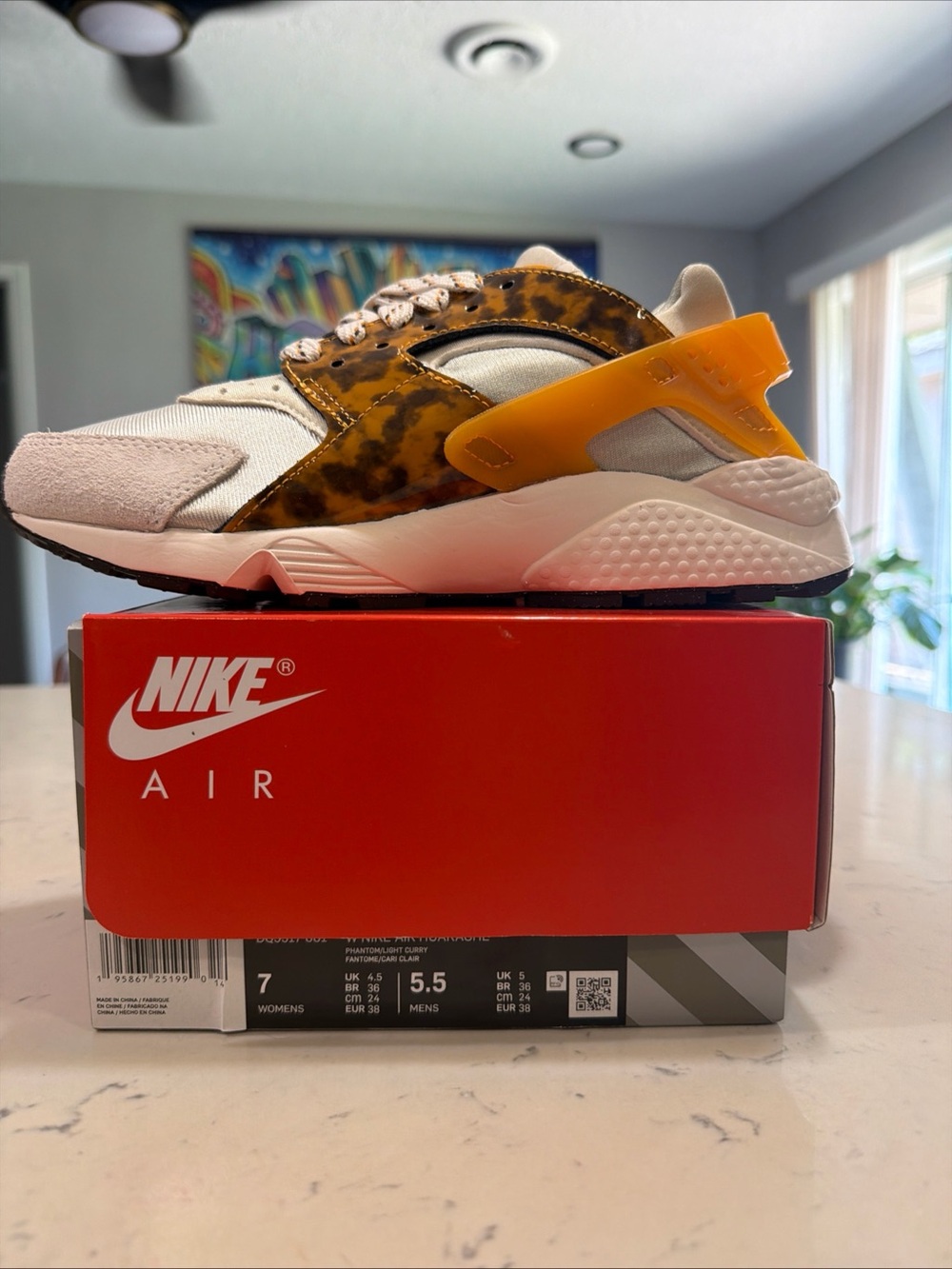 Nike Air Huarache Women's sz 7 DQ9317-001 Limited Edition NEW Leopard Accents